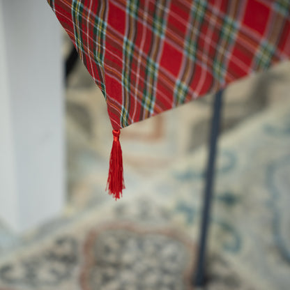 Pointed Tartan cotton runner with tassel