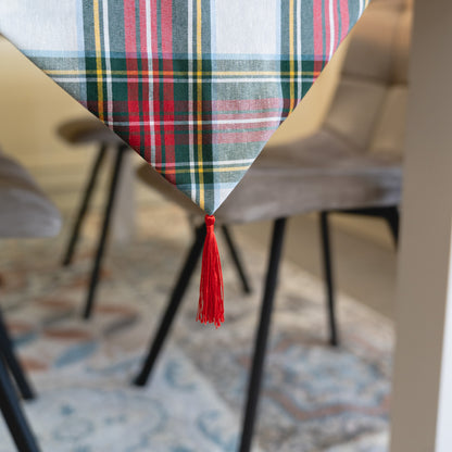 Pointed Tartan cotton runner with tassel